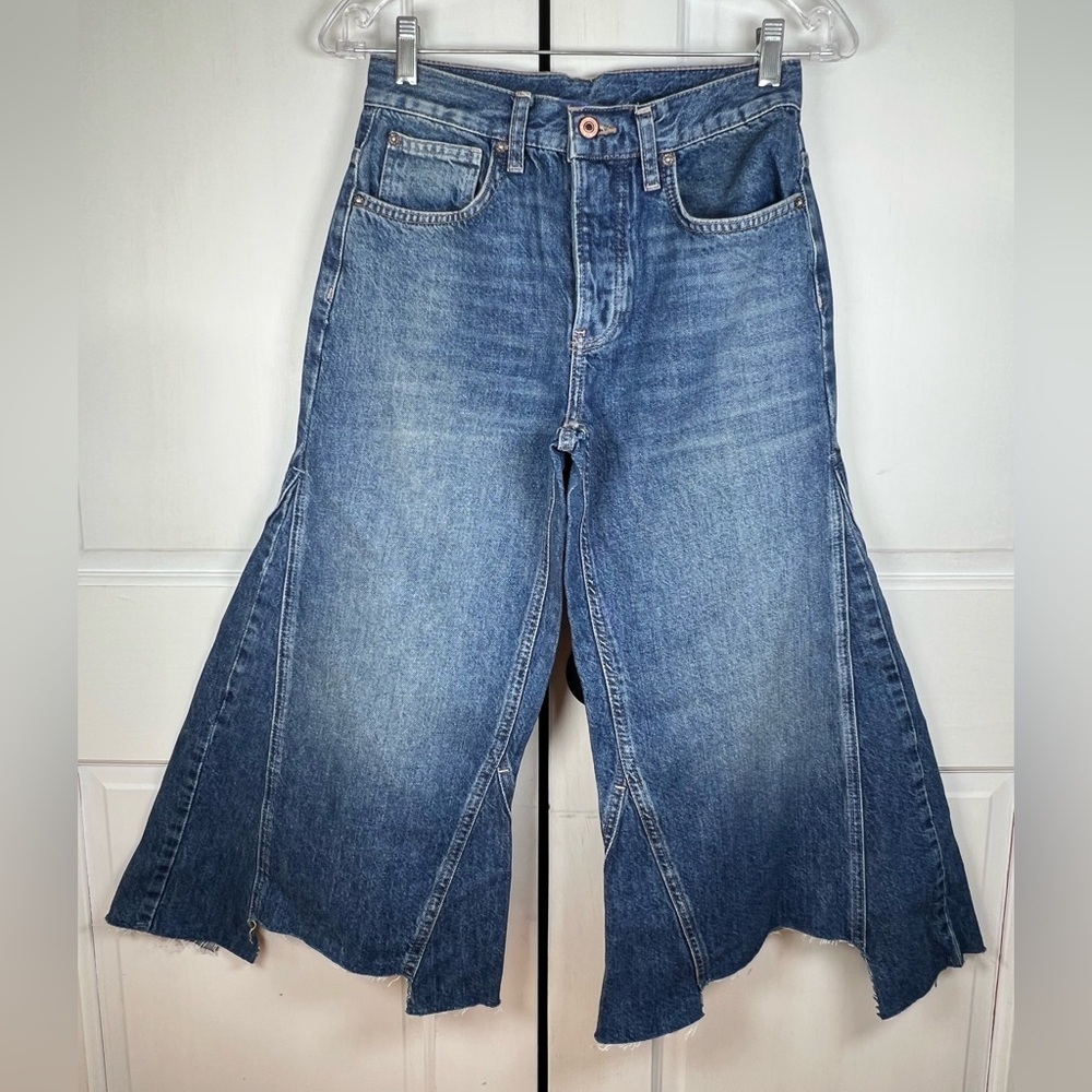 We The Free Ripple Wide Leg Crop Jeans unique design and frayed hems - Picture 2 of 8